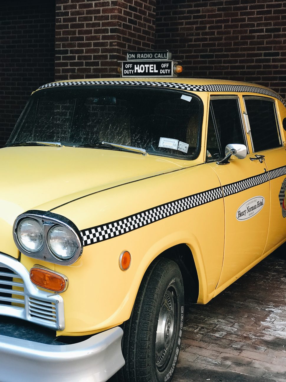 Henry Norman Hotel Signature Vintage Cab.